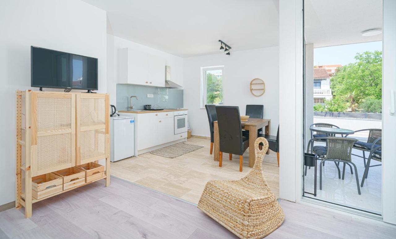 Vila Regina Apartment Paloma With Swimming Pool เยเซรา ภายนอก รูปภาพ
