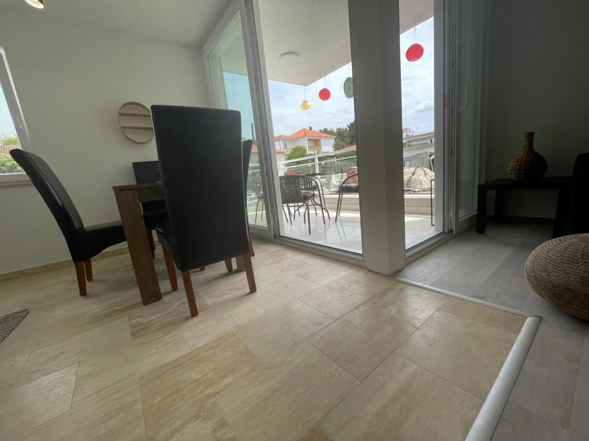 Vila Regina Apartment Paloma With Swimming Pool เยเซรา ภายนอก รูปภาพ