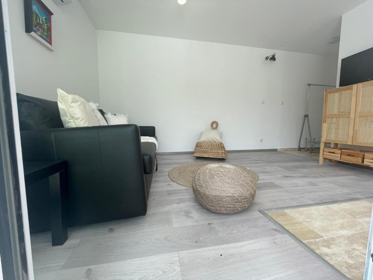 Vila Regina Apartment Paloma With Swimming Pool เยเซรา ภายนอก รูปภาพ