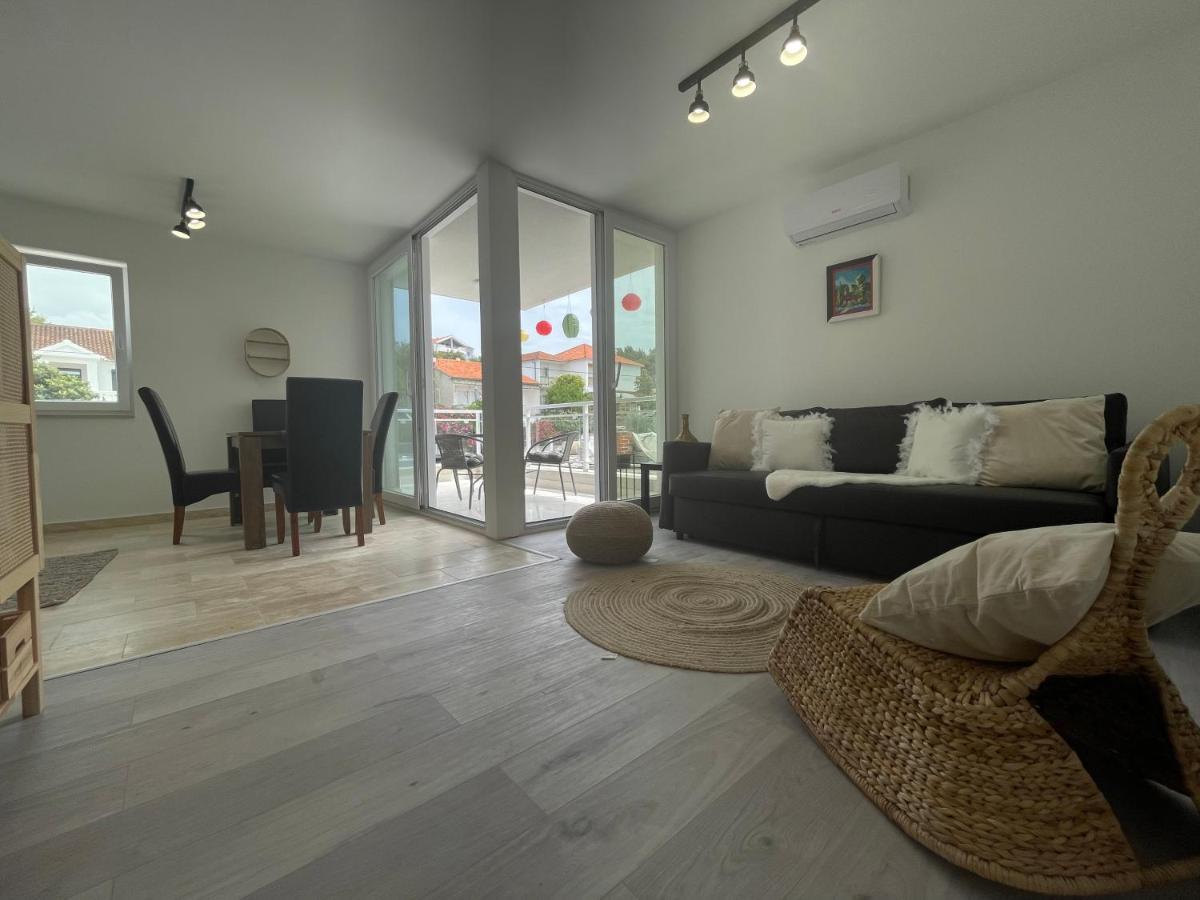 Vila Regina Apartment Paloma With Swimming Pool เยเซรา ภายนอก รูปภาพ