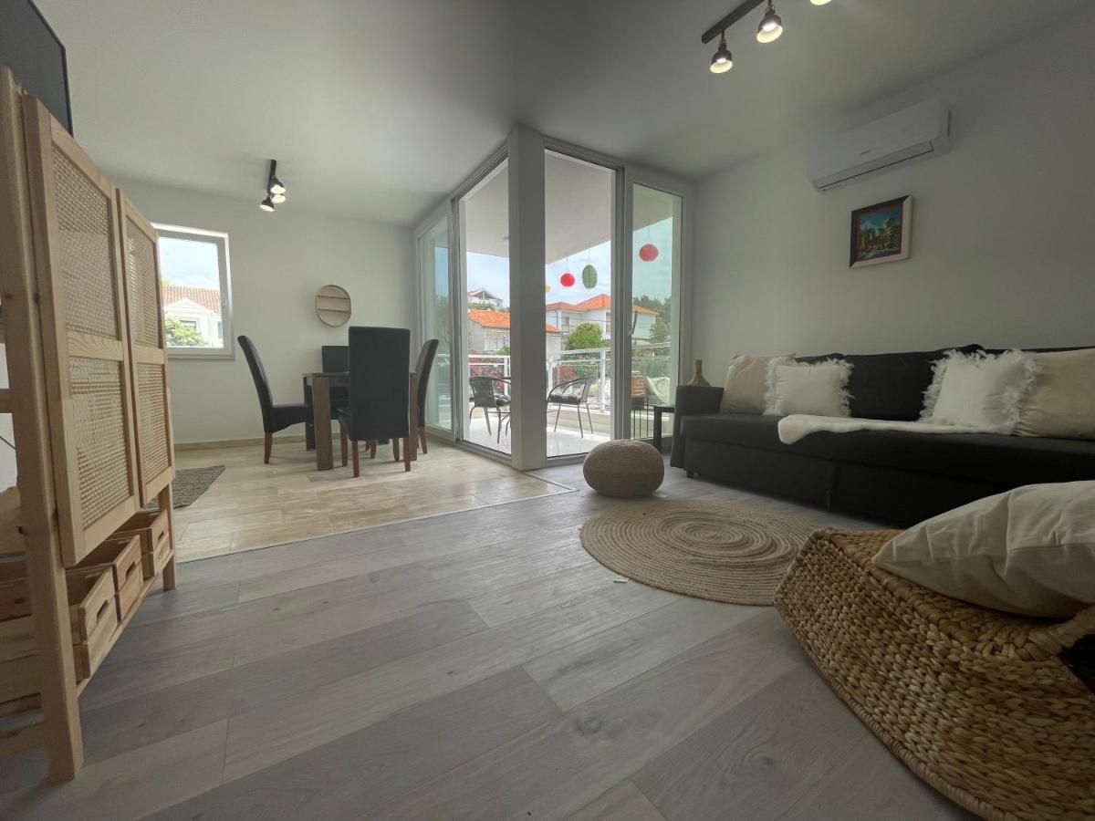 Vila Regina Apartment Paloma With Swimming Pool เยเซรา ภายนอก รูปภาพ