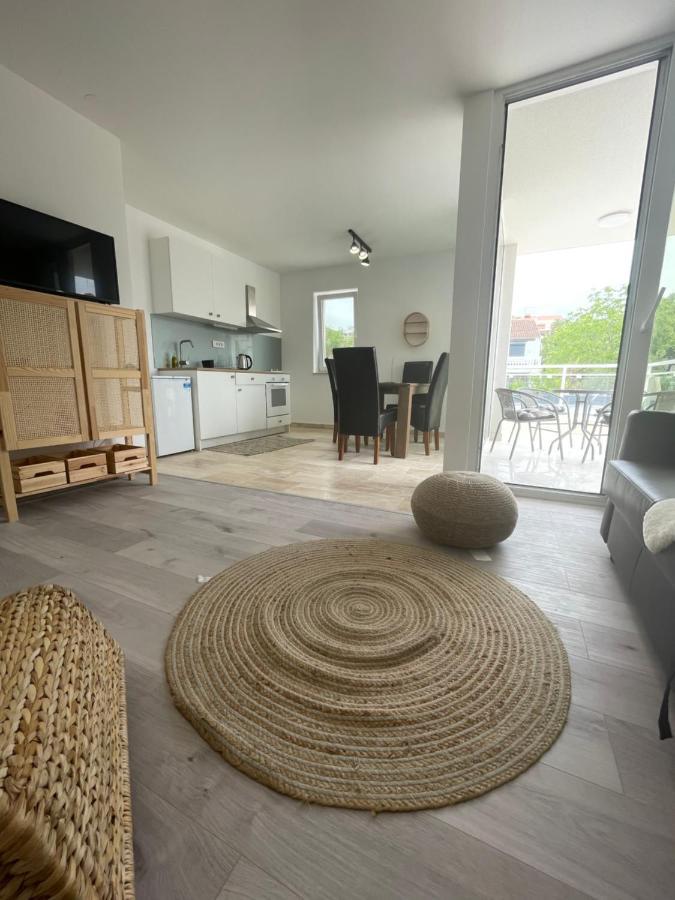 Vila Regina Apartment Paloma With Swimming Pool เยเซรา ภายนอก รูปภาพ