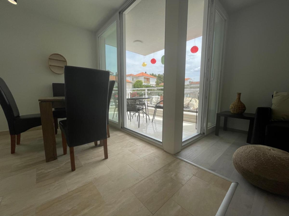 Vila Regina Apartment Paloma With Swimming Pool เยเซรา ภายนอก รูปภาพ